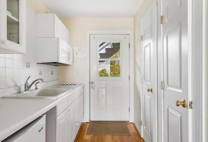 إستوديو قياسى, Beach Plum Resort