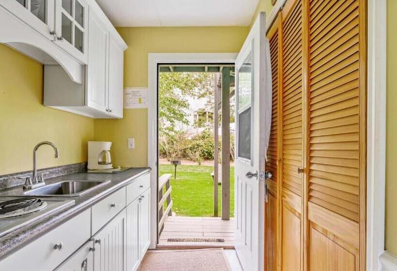 إستوديو قياسى, Beach Plum Resort