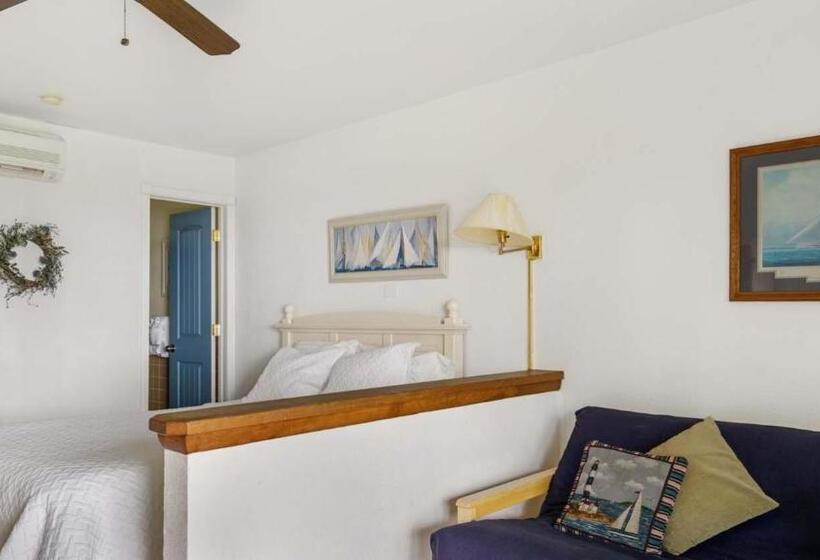 إستوديو قياسى, Beach Plum Resort