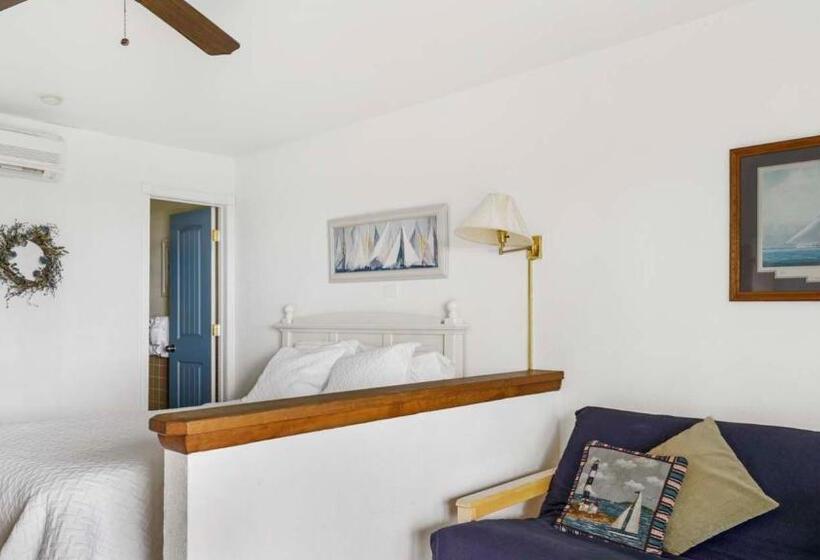 إستوديو قياسى, Beach Plum Resort