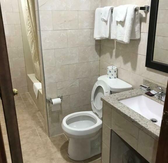 غرفة عائلية, Blue Falls Motel