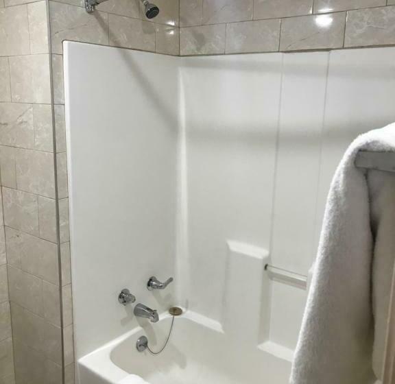 غرفة عائلية, Blue Falls Motel