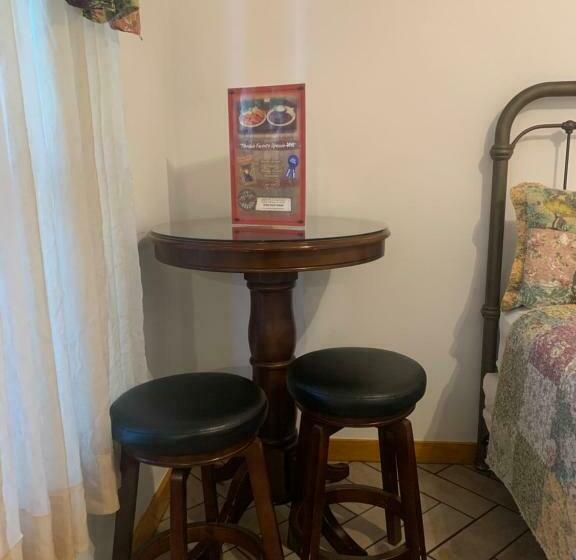 Номер Стандарт, Buffalo Chip's Ranch House Motel