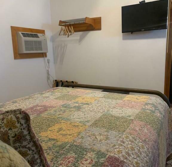 Номер Стандарт, Buffalo Chip's Ranch House Motel