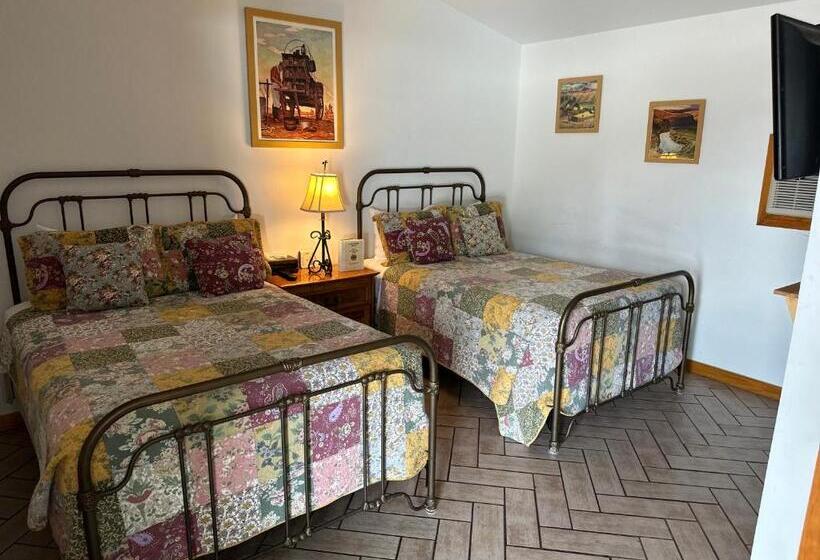 Номер Стандарт 2 Двуспальные Кровати, Buffalo Chip's Ranch House Motel