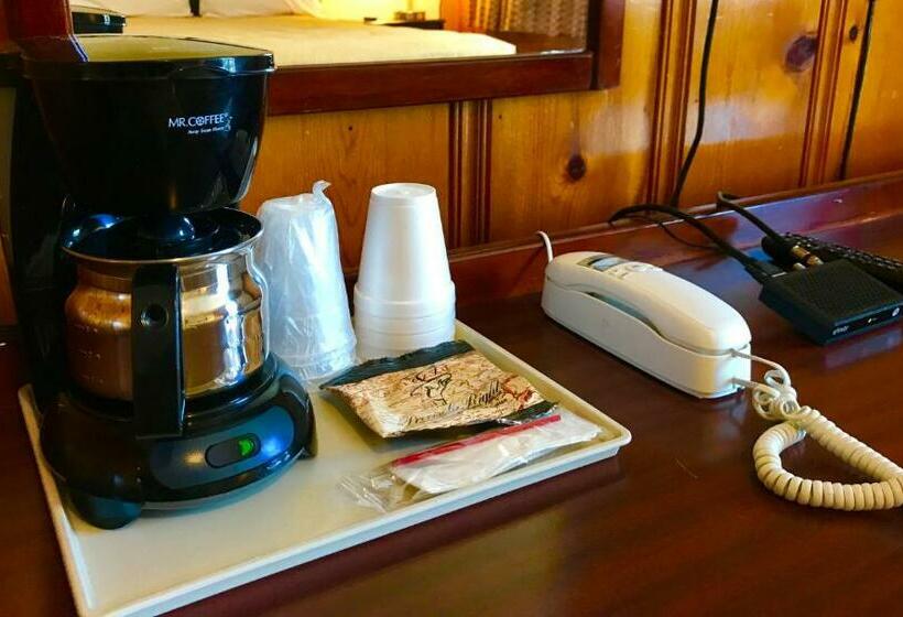 2ダブルベッドのスタンダードルーム, Horse Cave Motel