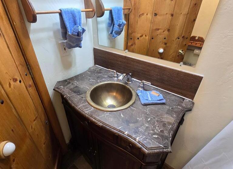 キャビン, Jared S Wild Rose Ranch Resort