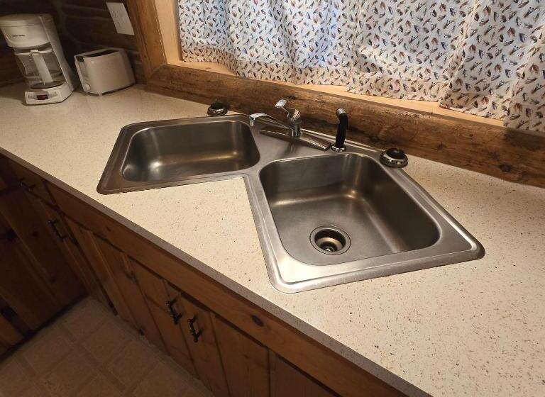 キャビン, Jared S Wild Rose Ranch Resort