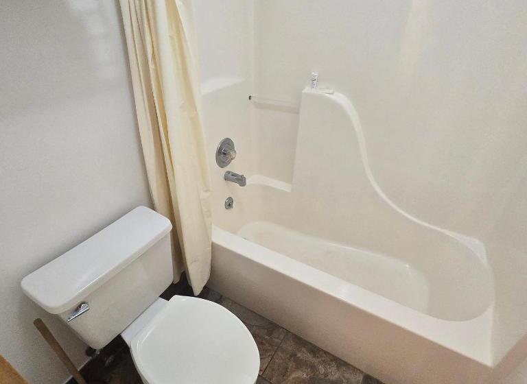 シングルベーシックルーム, Jared S Wild Rose Ranch Resort