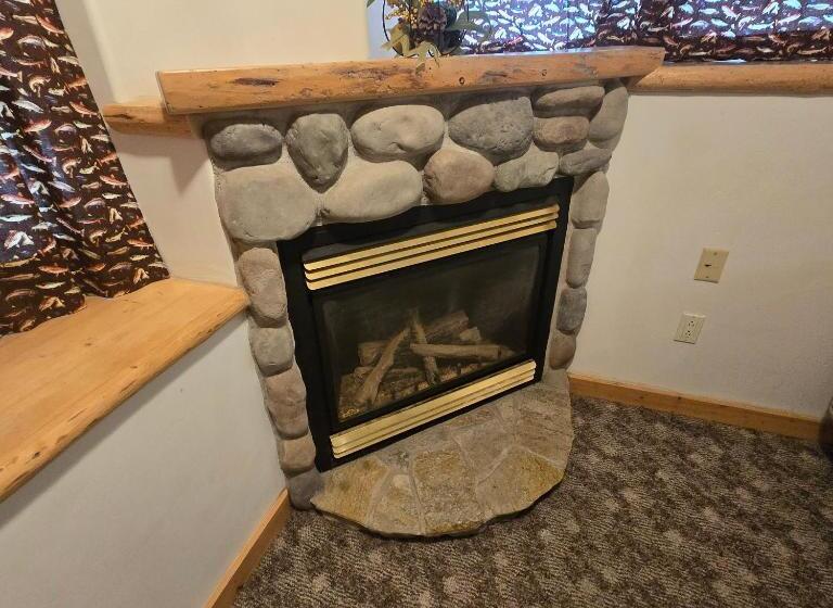 デラックストリプルルーム, Jared S Wild Rose Ranch Resort