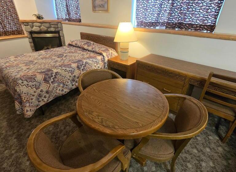 デラックストリプルルーム, Jared S Wild Rose Ranch Resort