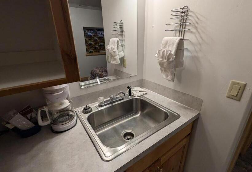 ベーシックトリプルルーム, Jared S Wild Rose Ranch Resort