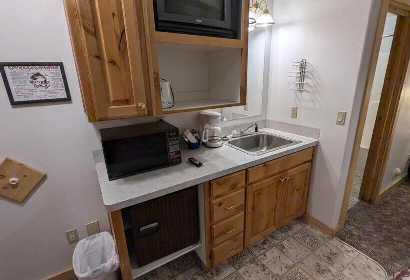 Трехместный Номер Базовый, Jared S Wild Rose Ranch Resort