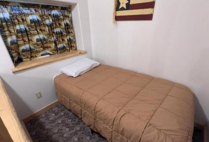 ベーシックトリプルルーム, Jared S Wild Rose Ranch Resort