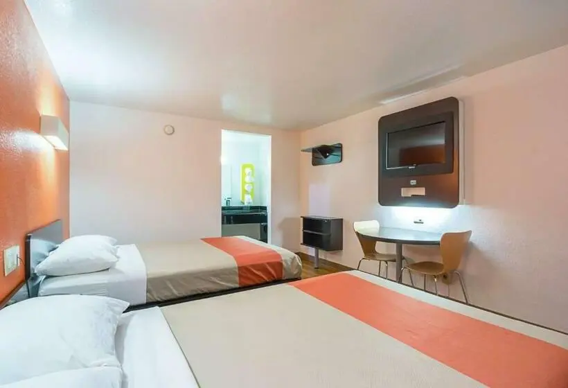 Standard Neljän Hengen Huone, Motel 6 Round Rock, Tx
