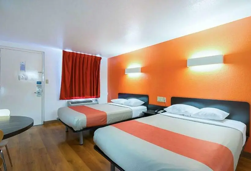 Standard Neljän Hengen Huone, Motel 6 Round Rock, Tx