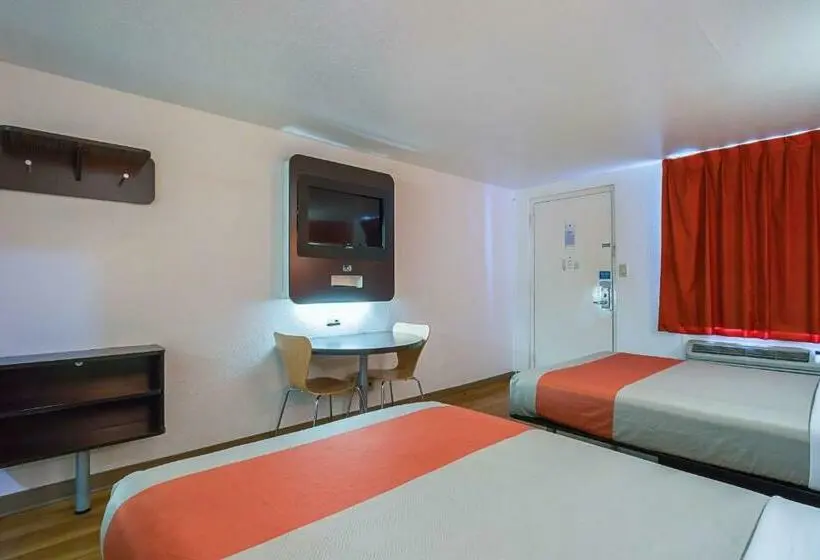 Standard Neljän Hengen Huone, Motel 6 Round Rock, Tx