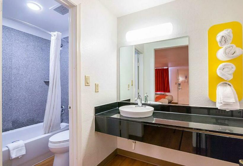 غرفة قياسية سرير كينج, Motel 6 Round Rock, Tx