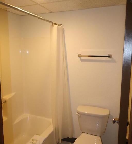 غرفه قياسيه سريرين مزدوجين, Travelodge By Wyndham Redwood Falls