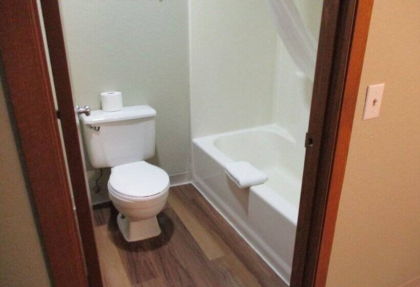 غرفه قياسيه سريرين مزدوجين, Travelodge By Wyndham Redwood Falls