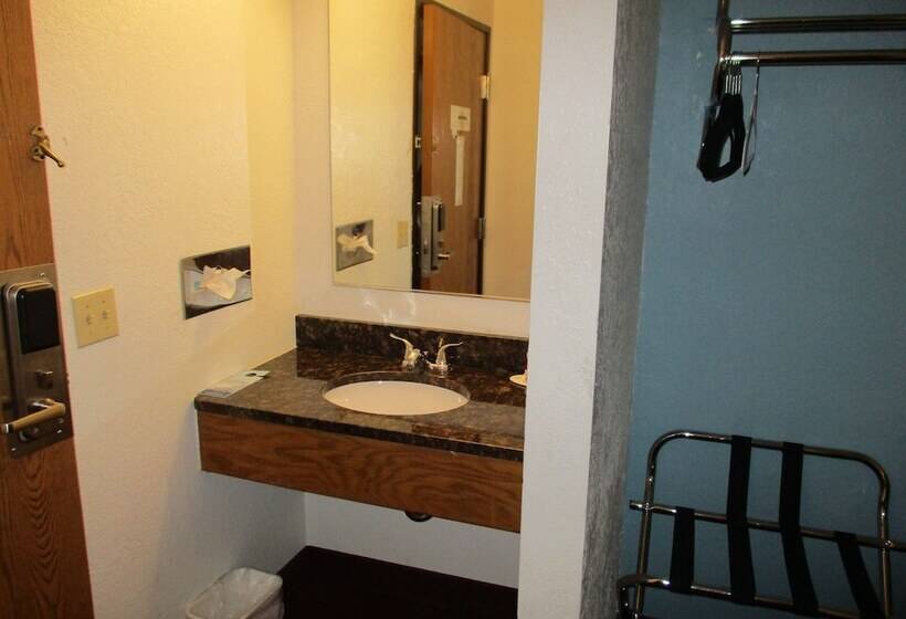 غرفه قياسيه سريرين مزدوجين, Travelodge By Wyndham Redwood Falls