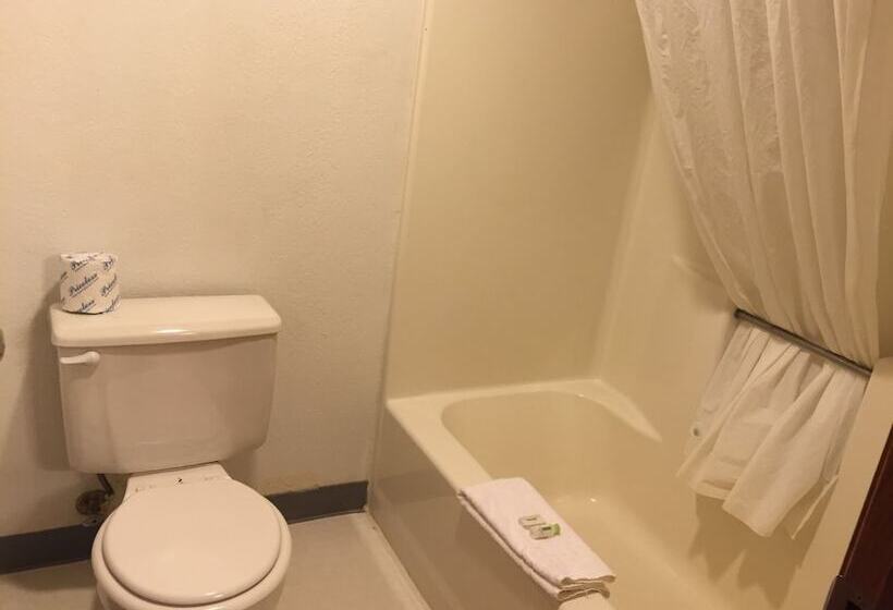 Номер Стандарт 2 Двуспальные Кровати, Travelodge By Wyndham Redwood Falls