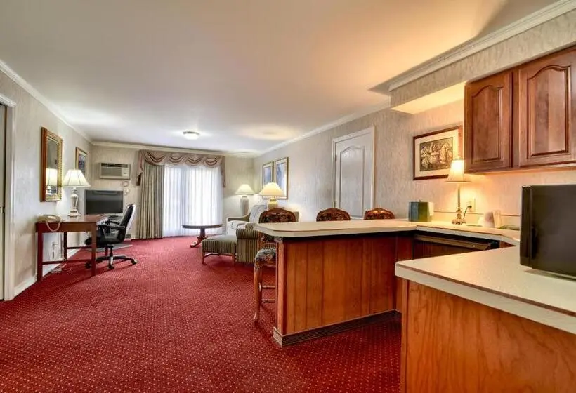 Executive-sviitti parvekkeella, Roosevelt Inn & Suites Saratoga Springs