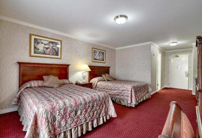 غرفة ديلوكس مزودة بشرفة, Roosevelt Inn & Suites Saratoga Springs