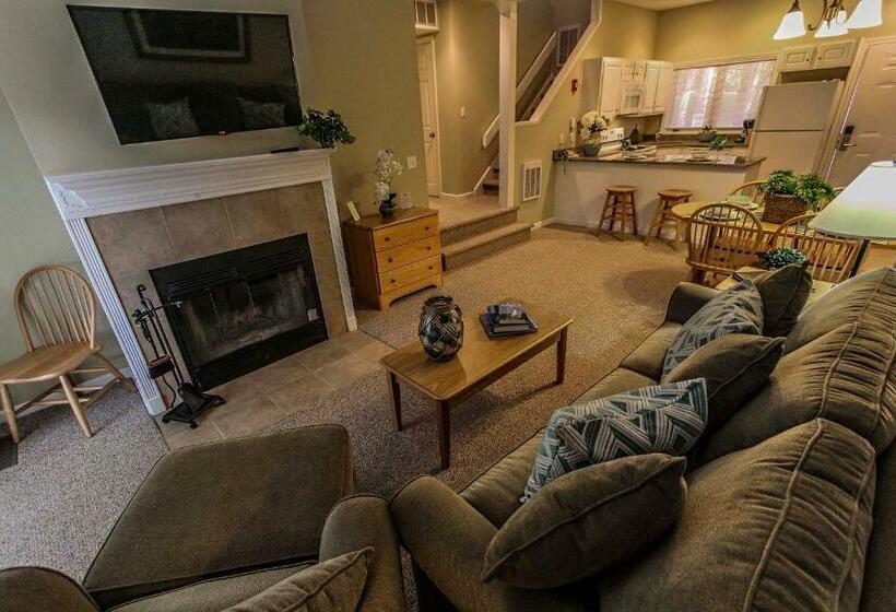 Апартаменты Deluxe 2 Спальни, Tanglwood Resort