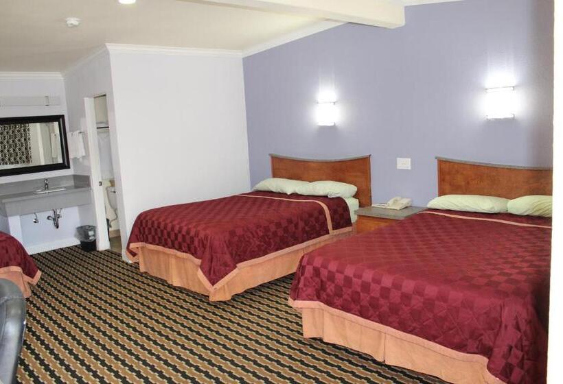 Семейный Номер, Trails Motel