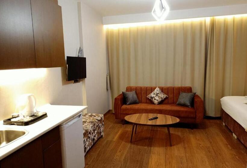 이코노미 트리플 룸, Doğan Palace