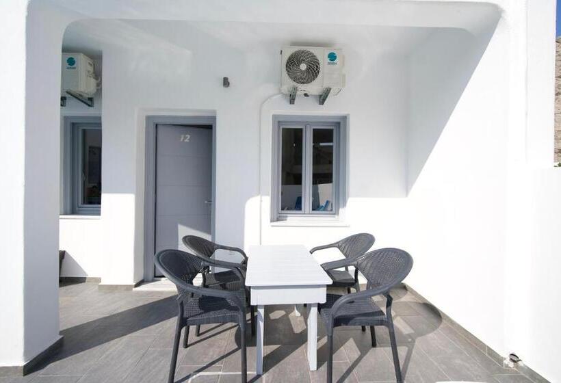 إستديو قياسى مطل على حمام السباحة, Dodomar Selection