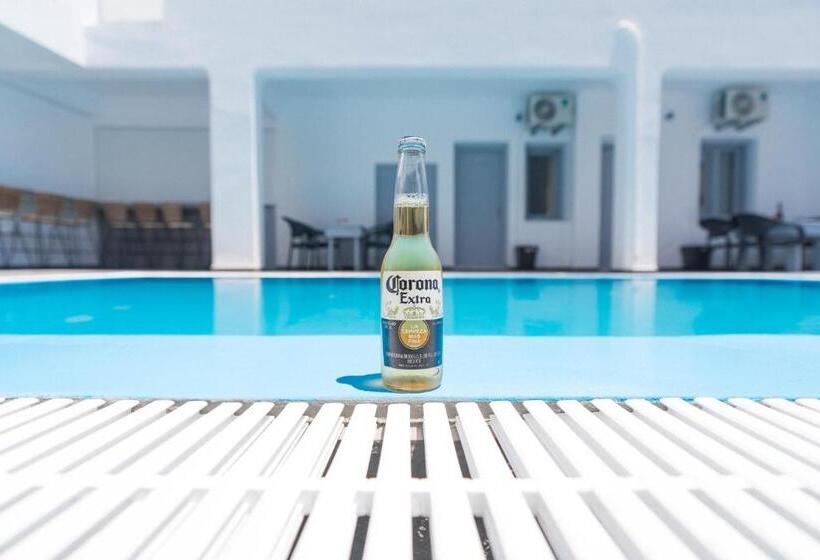 إستديو قياسى مطل على حمام السباحة, Dodomar Selection