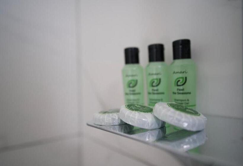 إستديو قياسى مطل على حمام السباحة, Dodomar Selection