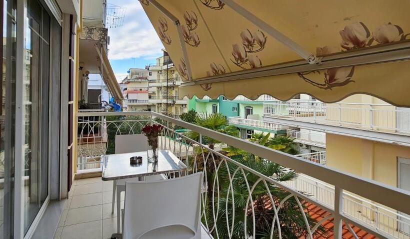 带花园景观的标准三人间, Chariclia