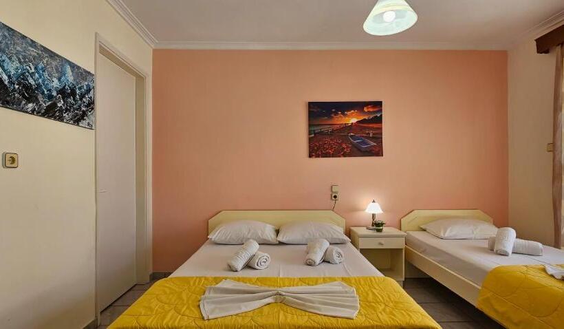 带花园景观的标准三人间, Chariclia