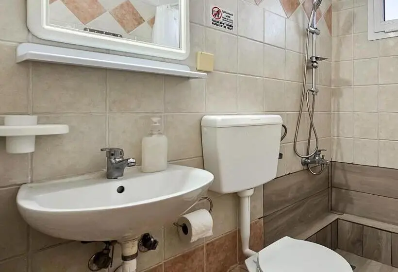 Chambre Triple Confort, Chariclia