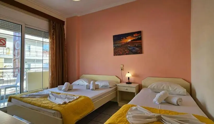 Chambre Triple Confort, Chariclia