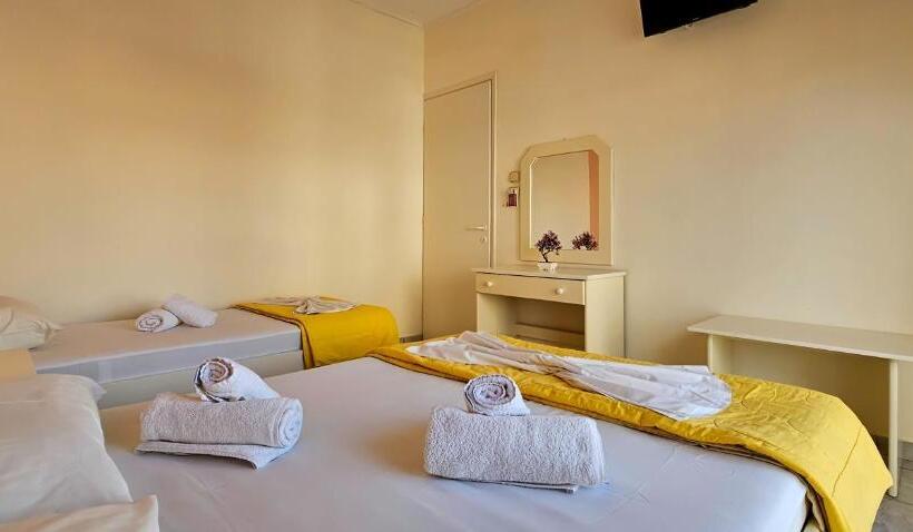 舒适三人间, Chariclia