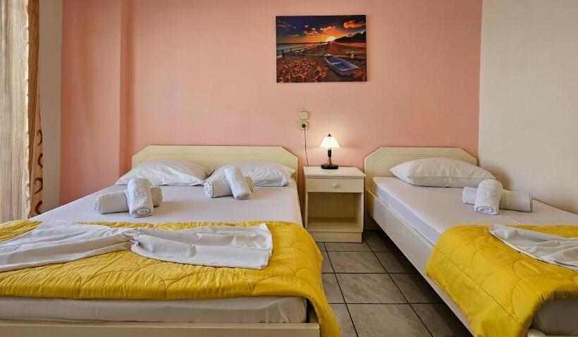 舒适三人间, Chariclia