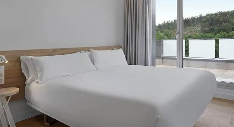 اتاق خانوادگی, B&b Hotel Castro Urdiales