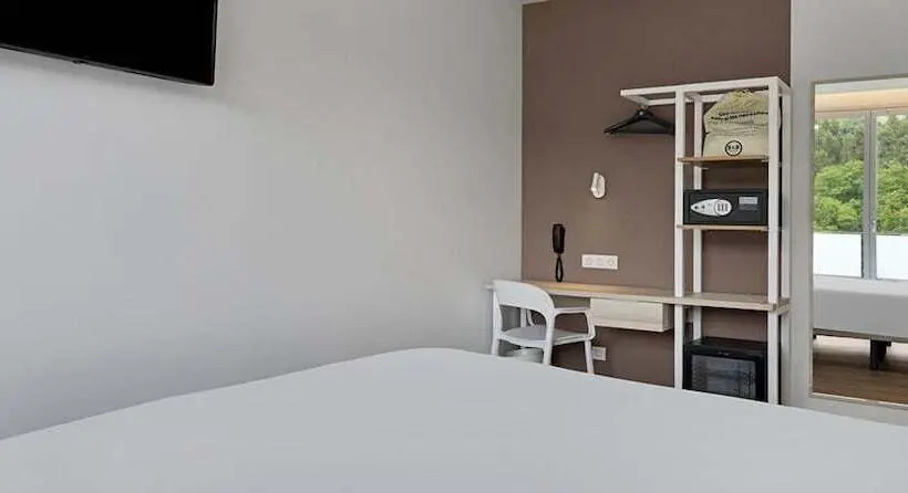 اتاق خانوادگی, B&b Hotel Castro Urdiales