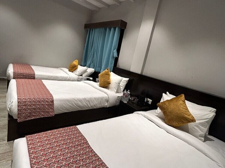 اتاق استاندارد سه نفره, Regenta Resort & Spa By Riverside, Chitwan