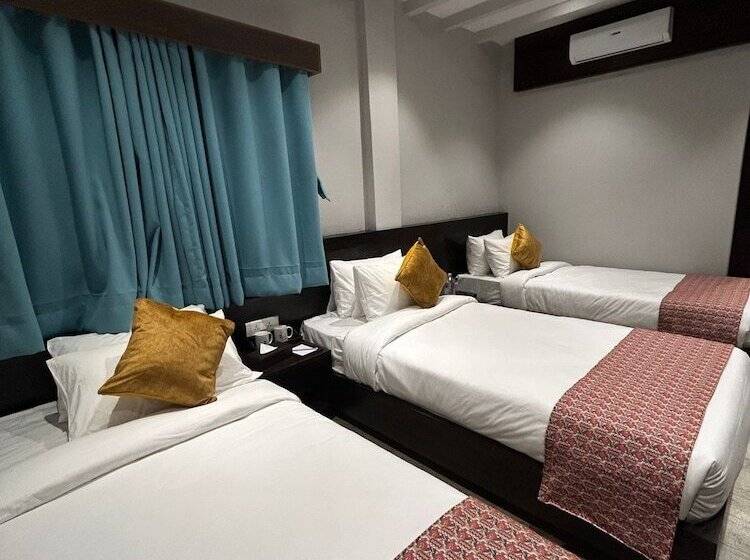 اتاق استاندارد سه نفره, Regenta Resort & Spa By Riverside, Chitwan