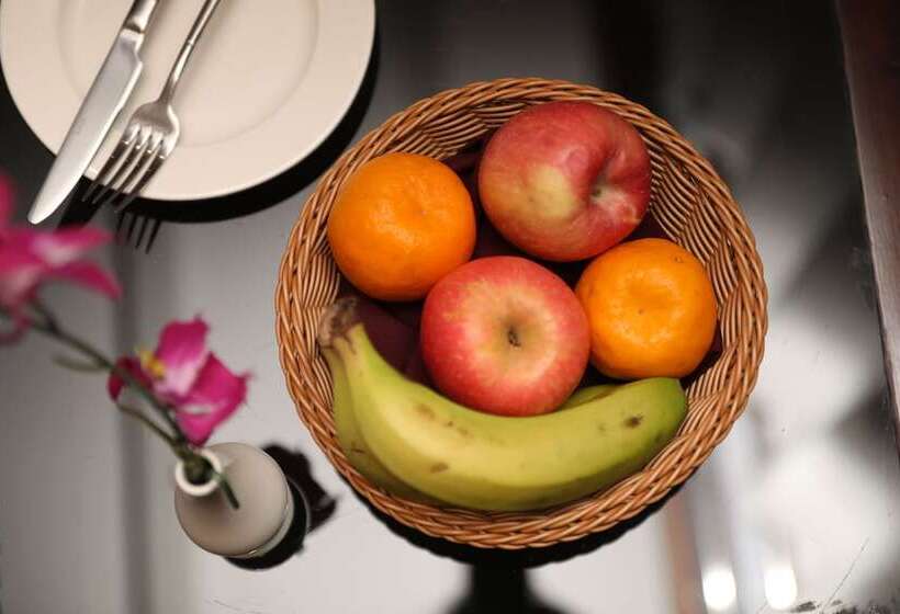 اتاق استاندارد سه نفره, Regenta Resort & Spa By Riverside, Chitwan