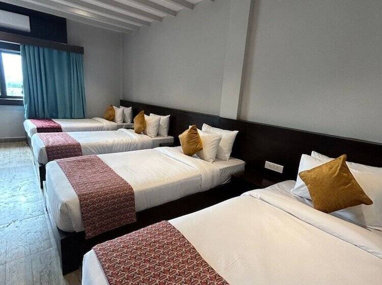 اتاق استاندارد چهار تخته, Regenta Resort & Spa By Riverside, Chitwan