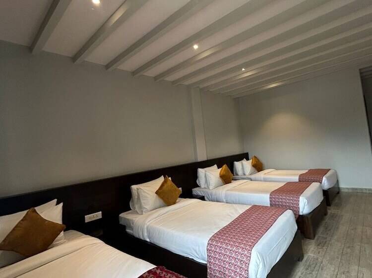 اتاق استاندارد چهار تخته, Regenta Resort & Spa By Riverside, Chitwan