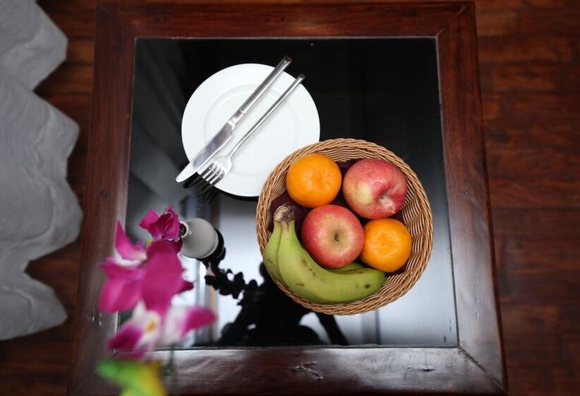 اتاق استاندارد چهار تخته, Regenta Resort & Spa By Riverside, Chitwan