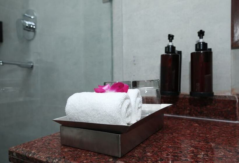 سوییت با استخر, Regenta Resort & Spa By Riverside, Chitwan