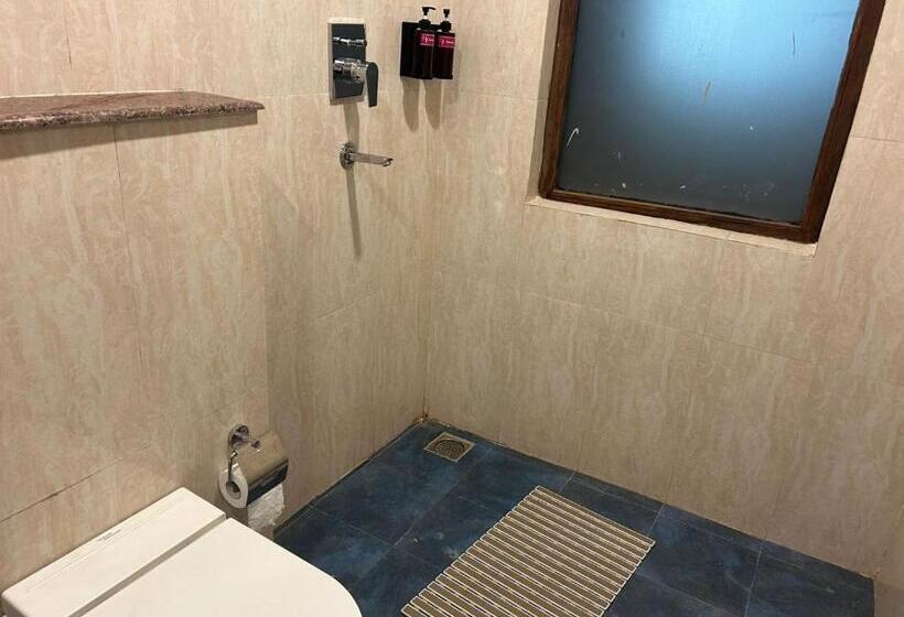 اتاق استاندارد سه نفره, Regenta Resort & Spa By Riverside, Chitwan